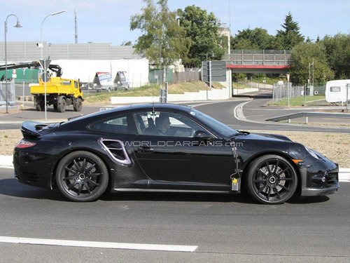 新款保時(shí)捷911 Turbo諜照 大尾翼亮身份