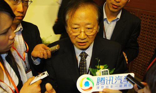 陳清泰:汽車限購(gòu)是扭曲政策 只會(huì)激化矛盾